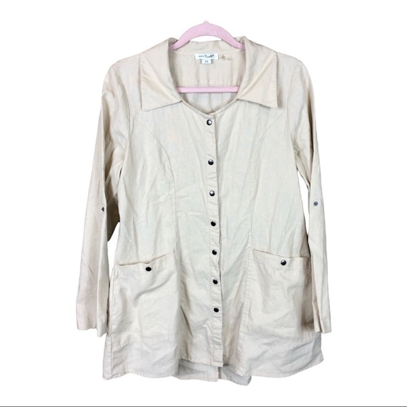 Simply noelle‎ Button Up Top - Picture 1 of 6